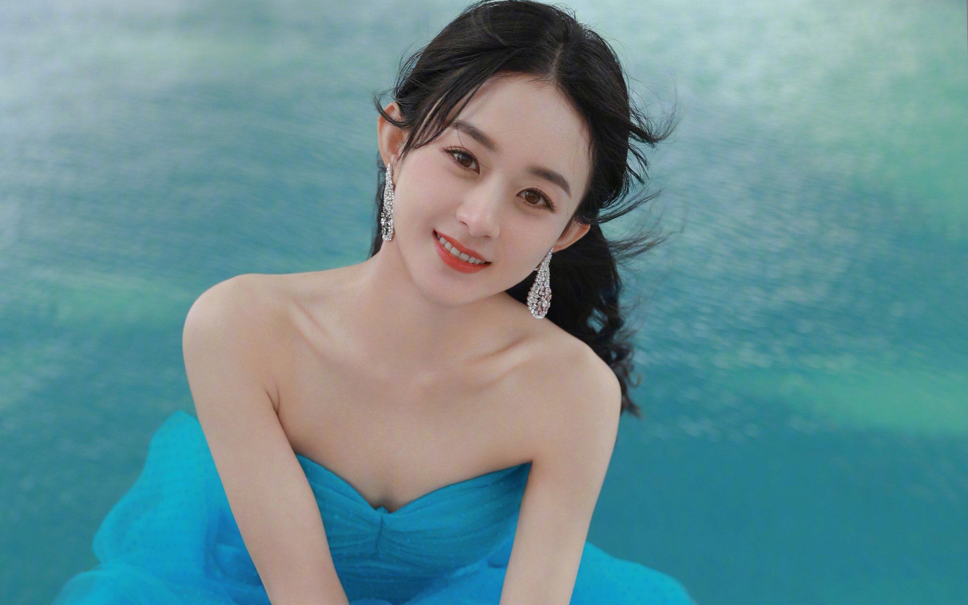 中国驻菲律宾大使馆联合湾区翼龙篮球队等举办篮球慈善活动,促进中菲体育文化交流。