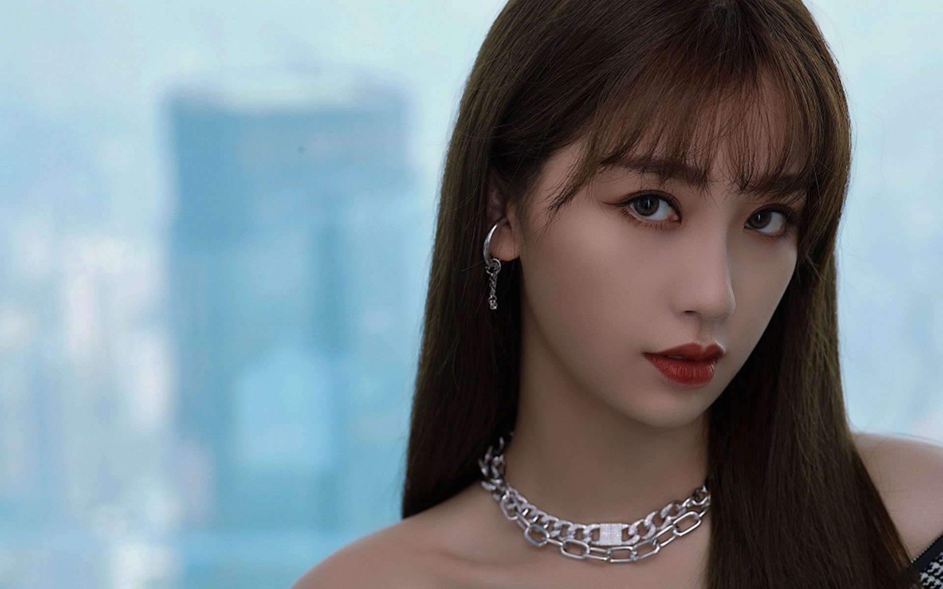 JIU YOU GAME-艾伦·汉森在利物浦英超夺冠庆典中担任颁奖嘉宾，艾伦vs埃森