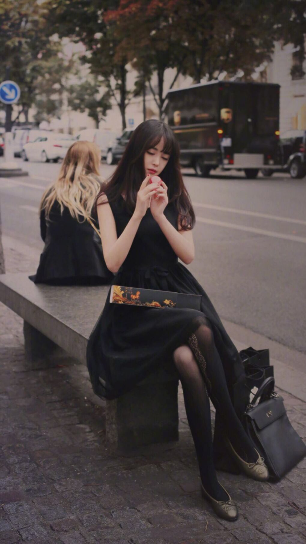 东契奇三分线外连续命中带动独行侠反超,东契奇三分造犯规