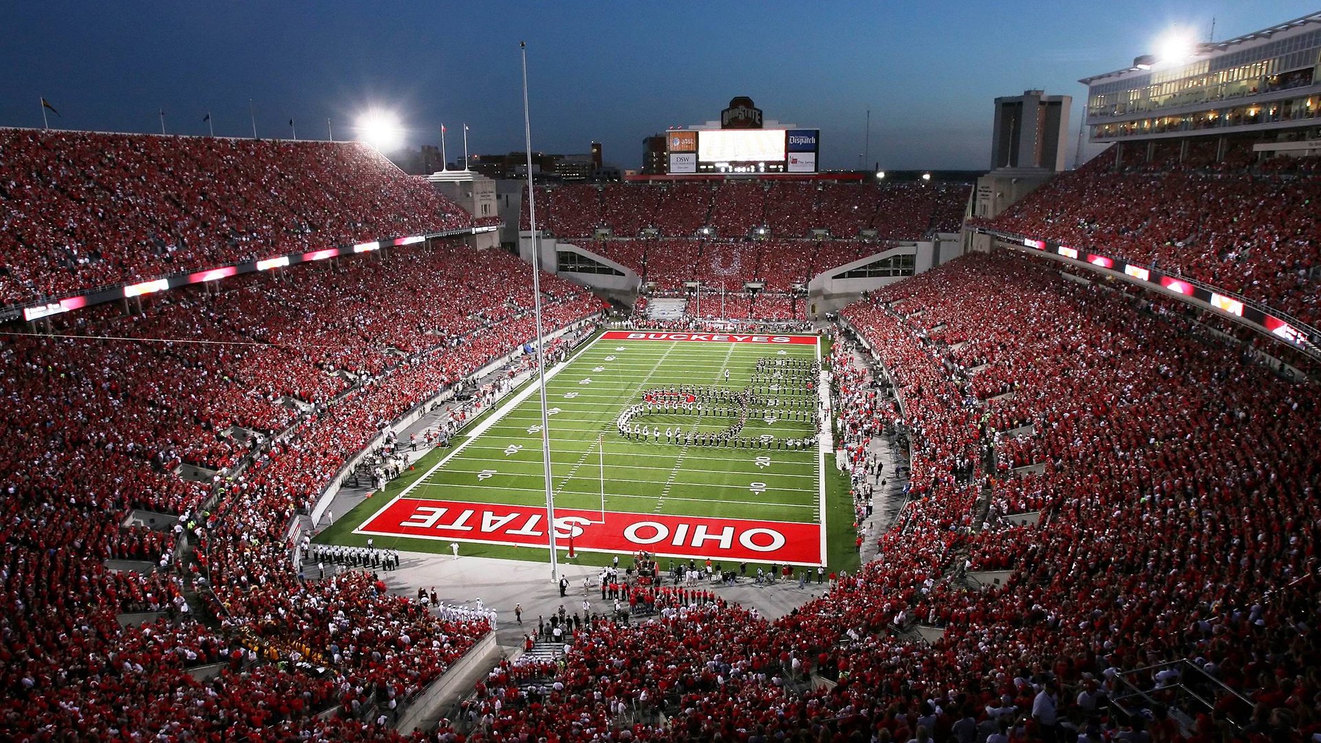 田径比赛现场火爆比赛场面跌宕起伏，田径比赛视频播放